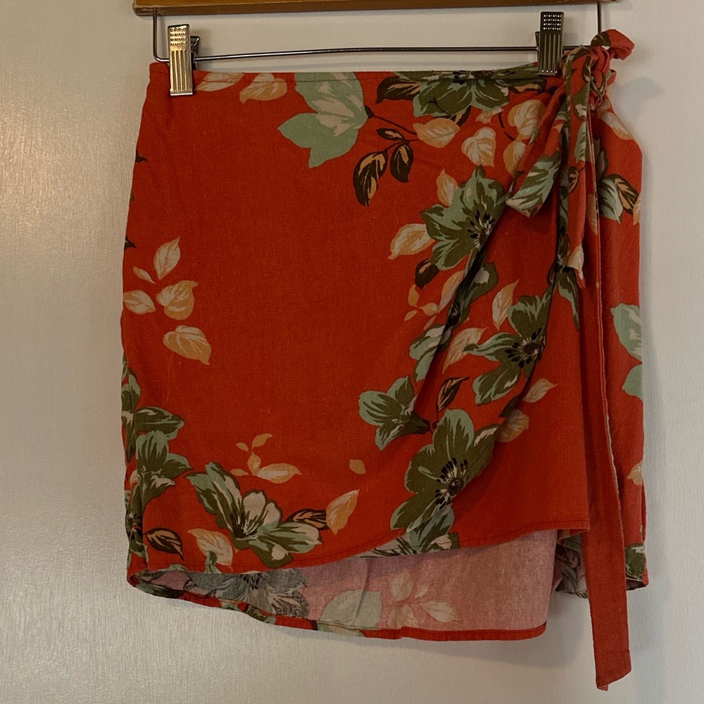 Sadie & Sage Tropical Linen Mini Skirt